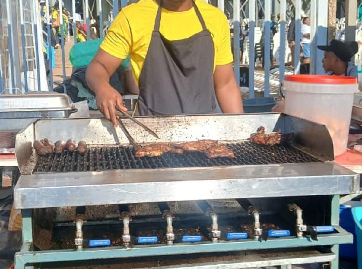 Local vendors, Tshepamo Mmusi and Sithembiso Mthethwa. Picture: Abigail Visagie